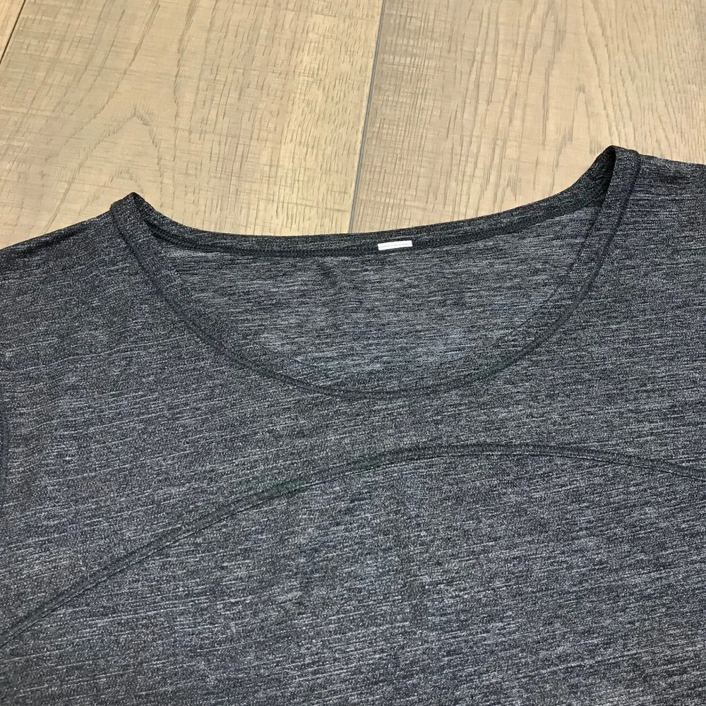 Lululemon On Track Shirt Top Womens Size 8 Gray Long Sleeve Run Gym Stretch‎